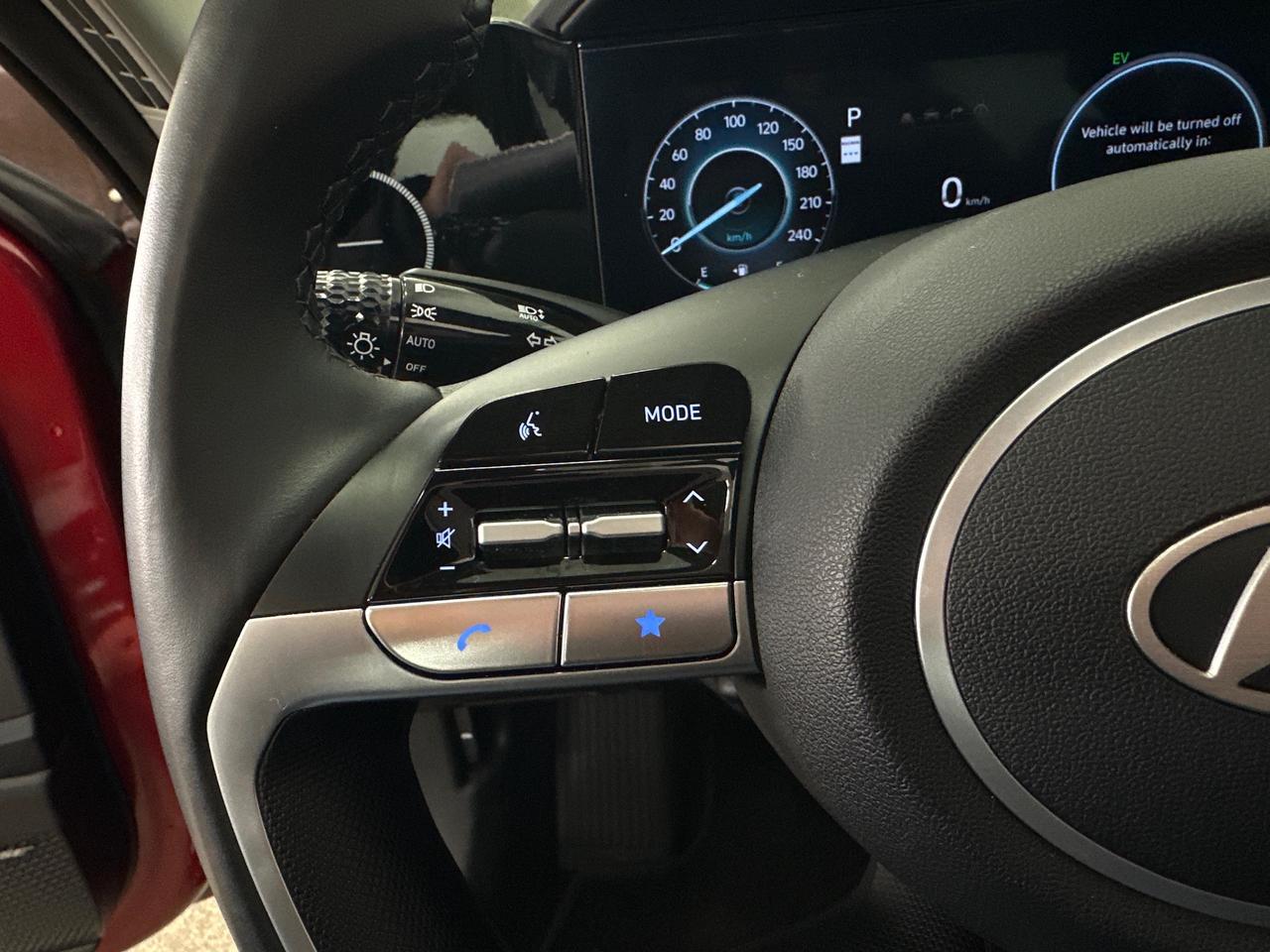 2024 Hyundai Elantra HEV Luxury 4dr Sedan Photo