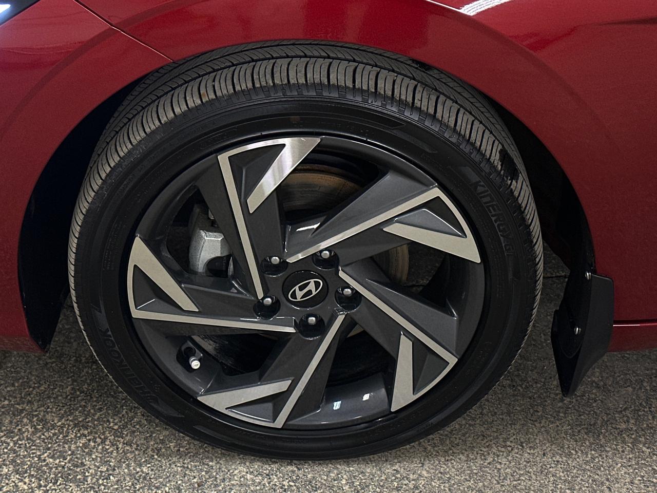 2024 Hyundai Elantra HEV Luxury 4dr Sedan Photo