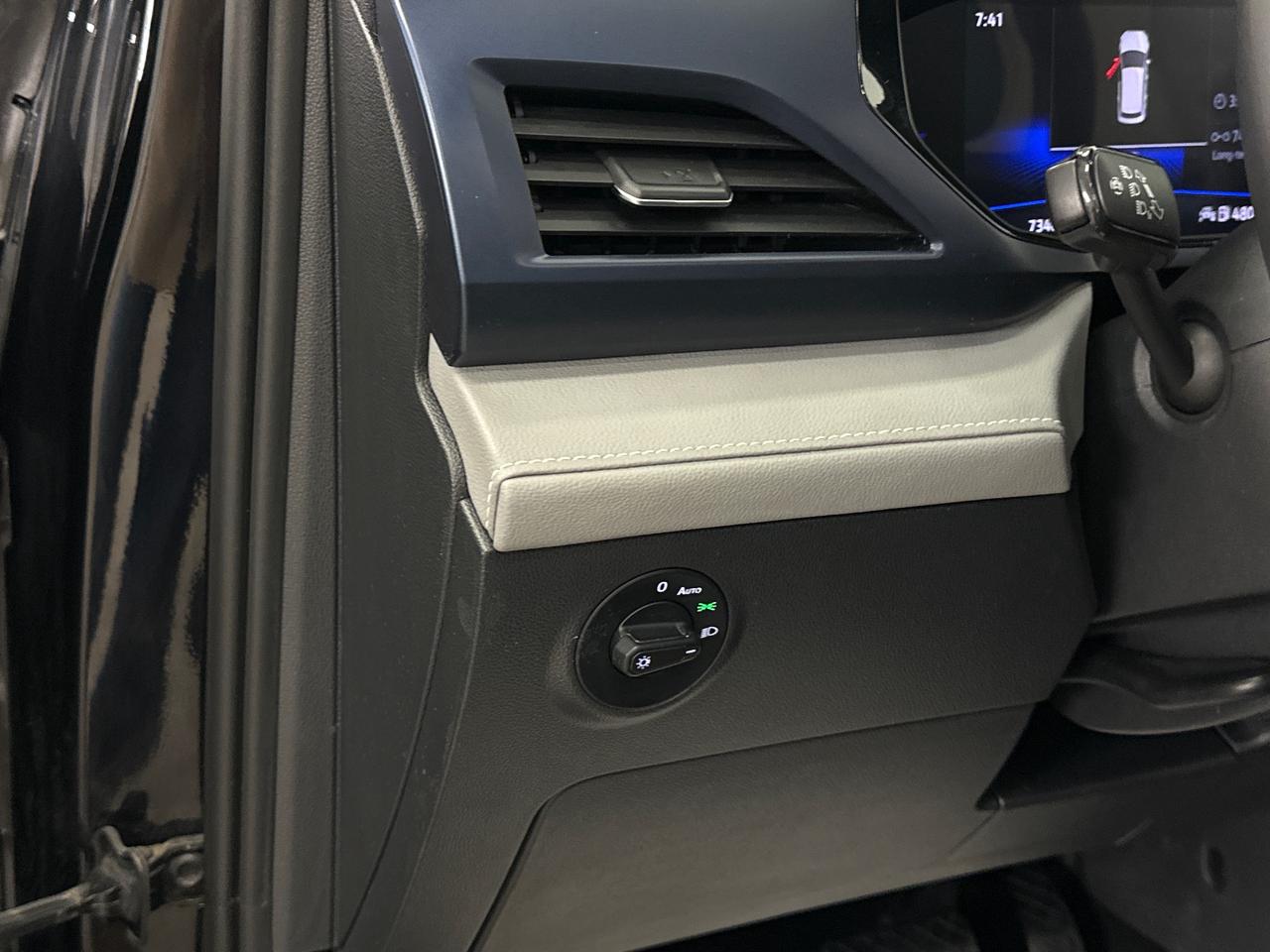 2024 Volkswagen Taos Comfortline 4dr Front-Wheel Drive Photo