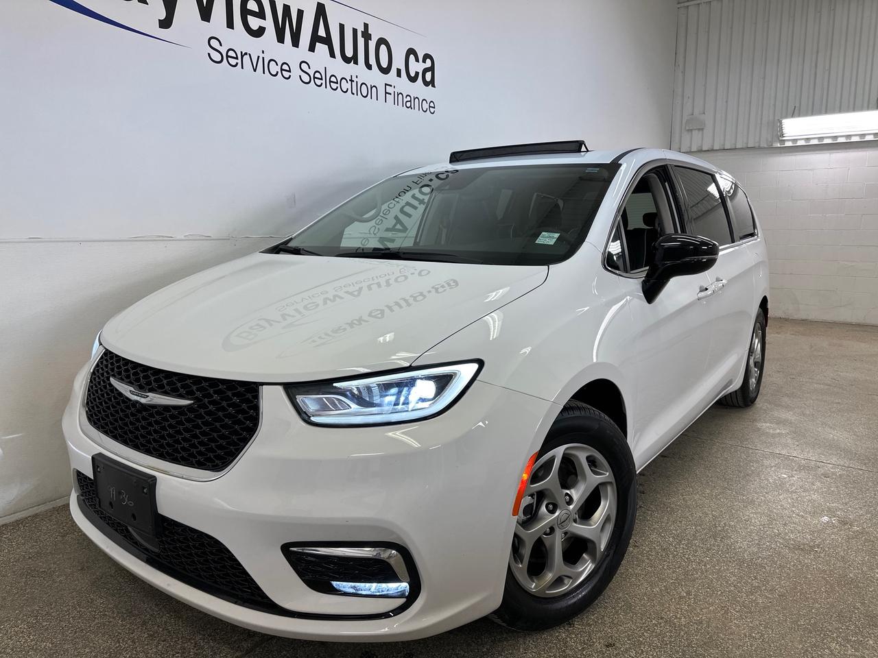 2024 Chrysler Pacifica Limited Front-Wheel Drive Passenger Van Photo2