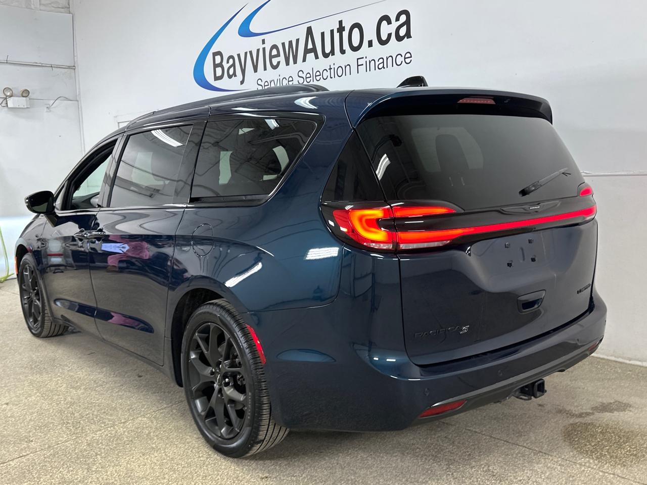 2024 Chrysler Pacifica Limited Front-Wheel Drive Passenger Van Photo4