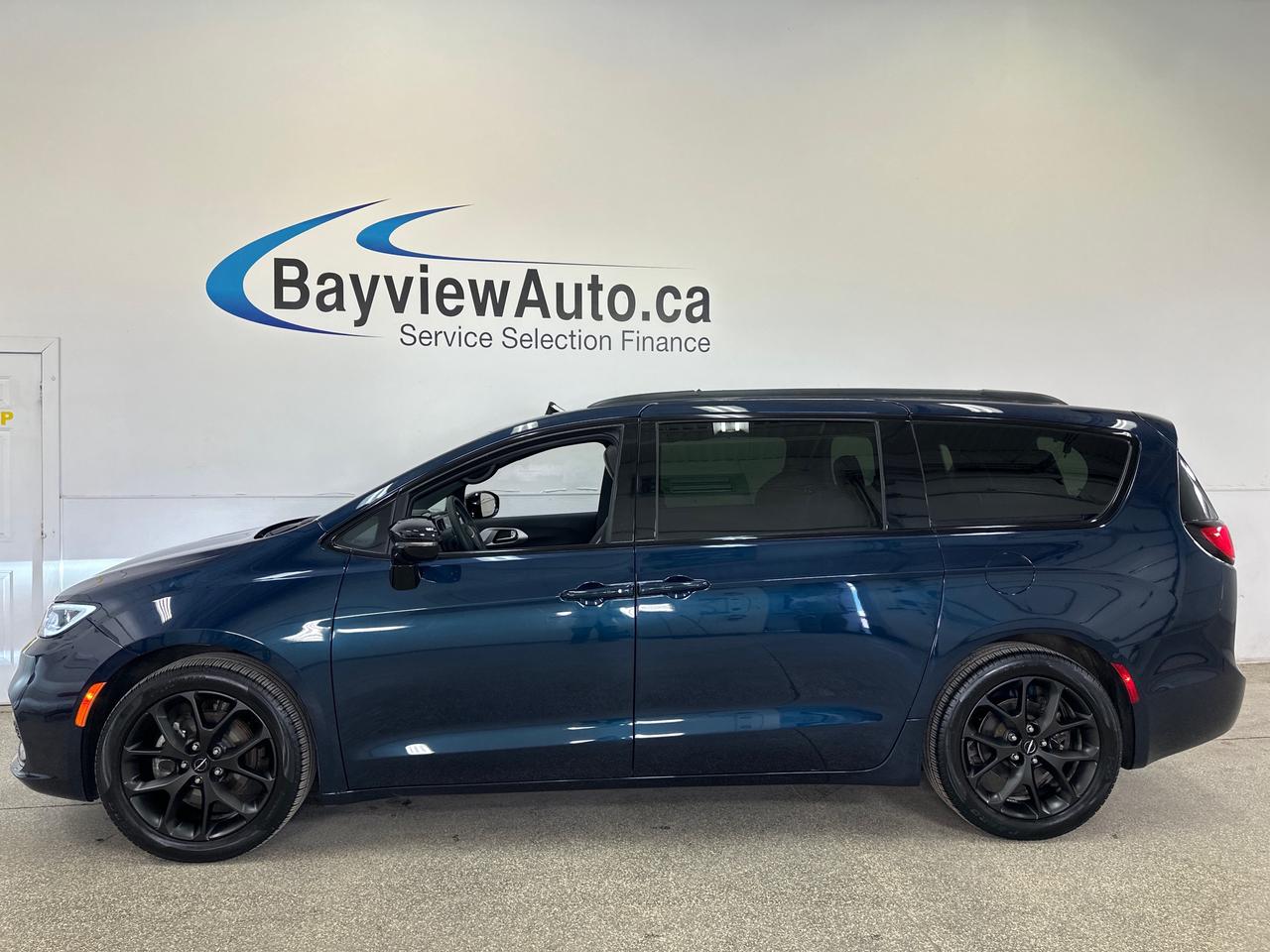 2024 Chrysler Pacifica Limited Front-Wheel Drive Passenger Van Photo3