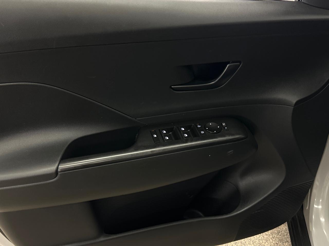 2025 Hyundai KONA 2.0L Essential 4dr Front-Wheel Drive Photo