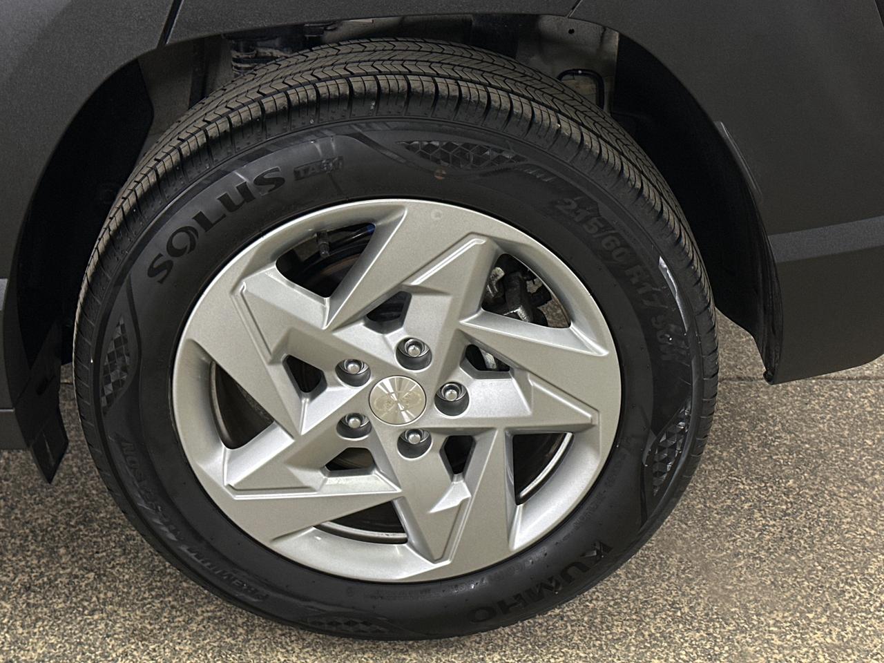 2025 Hyundai KONA 2.0L Essential 4dr Front-Wheel Drive Photo