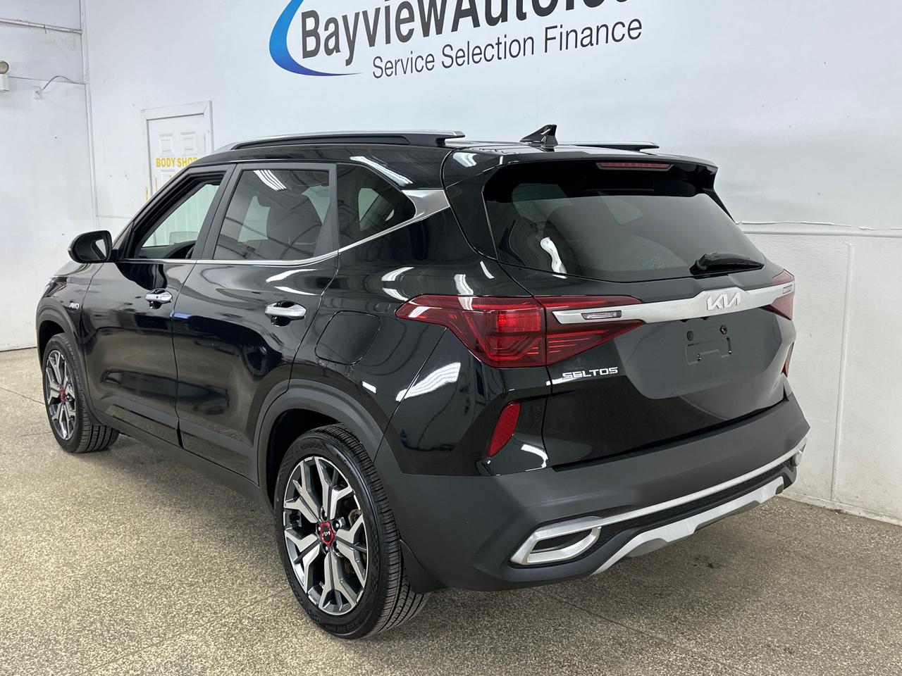 2023 Kia Seltos SX Turbo w/Black Interior 4dr All-Wheel Drive Photo4