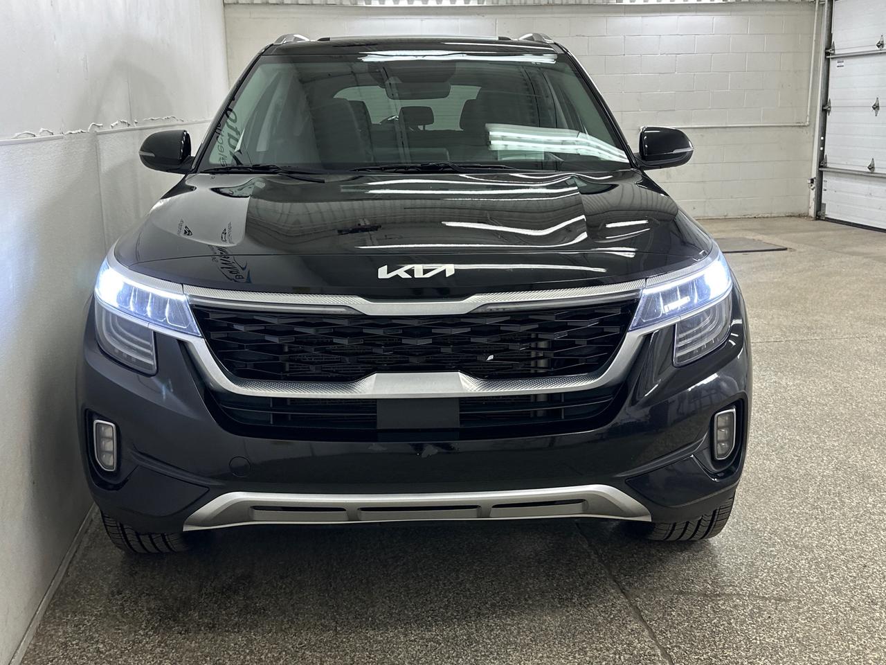 2023 Kia Seltos SX Turbo w/Black Interior 4dr All-Wheel Drive Photo