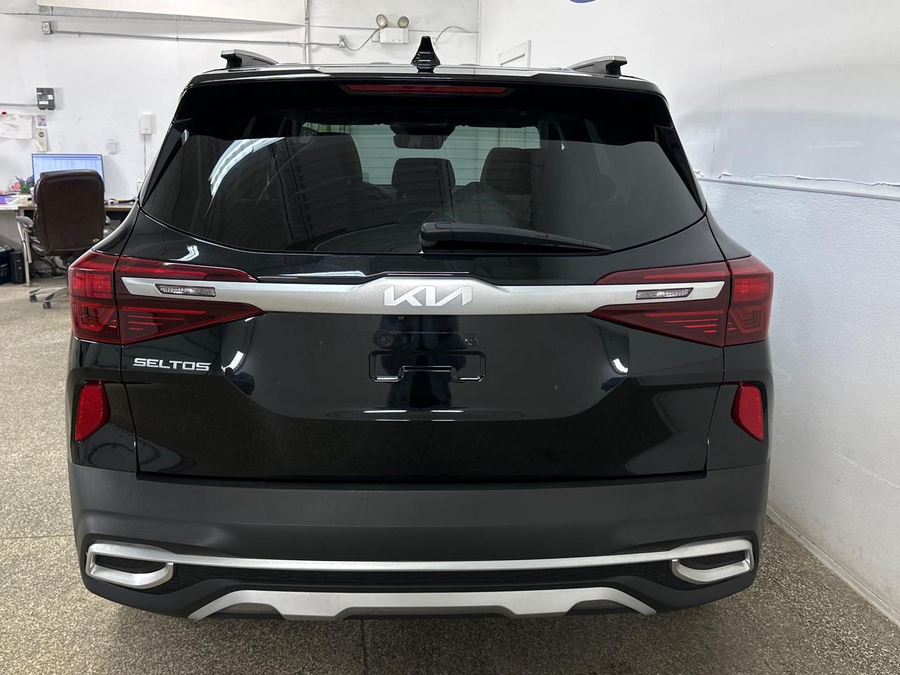 2023 Kia Seltos SX Turbo w/Black Interior 4dr All-Wheel Drive Photo