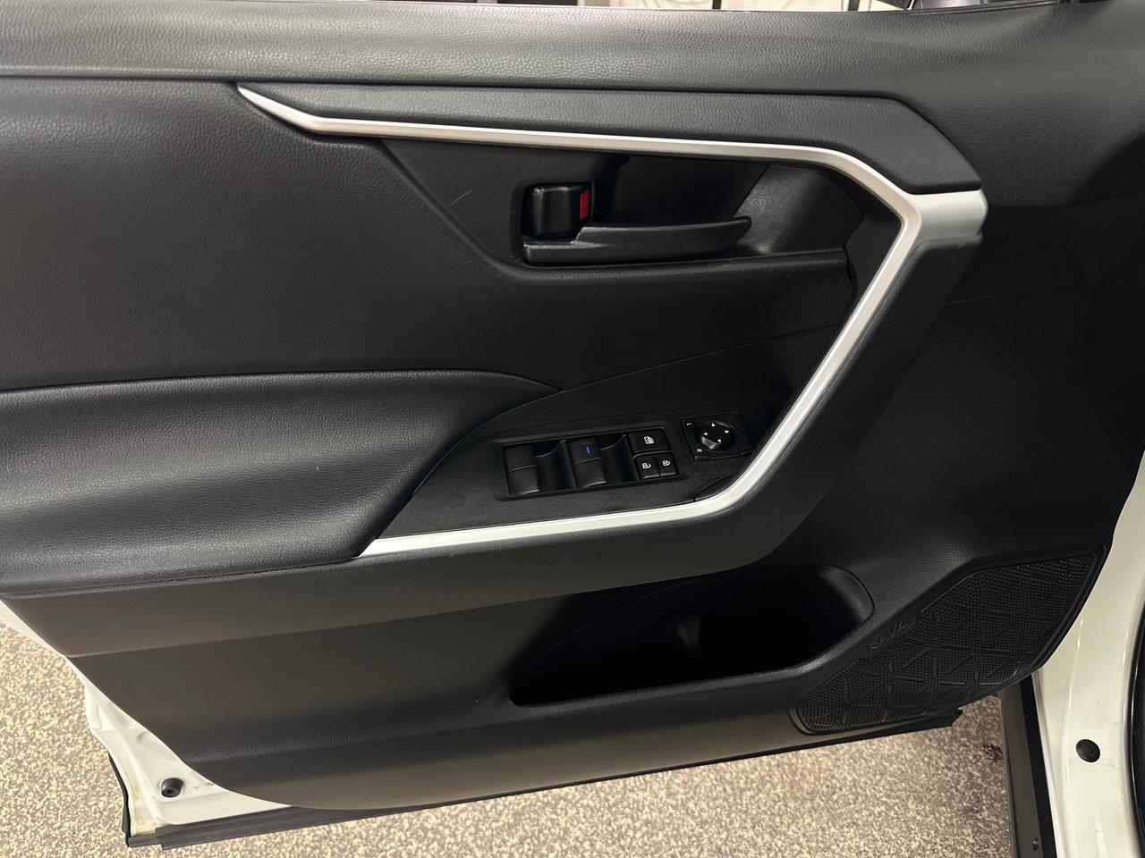 2022 Toyota RAV4 LE 4dr All-wheel Drive Photo