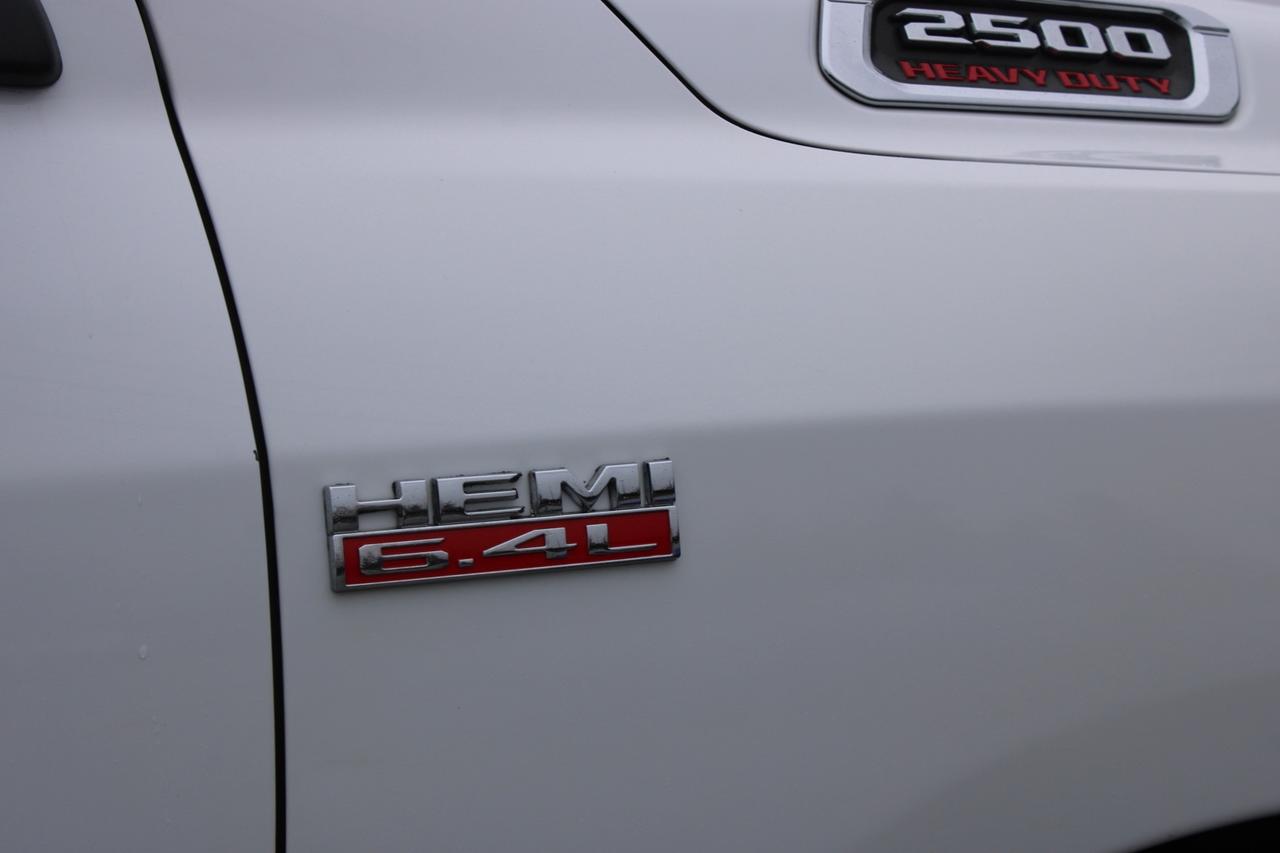 2019 RAM 2500 Big Horn Crew Cab 4WD Hemi 6.4L Photo