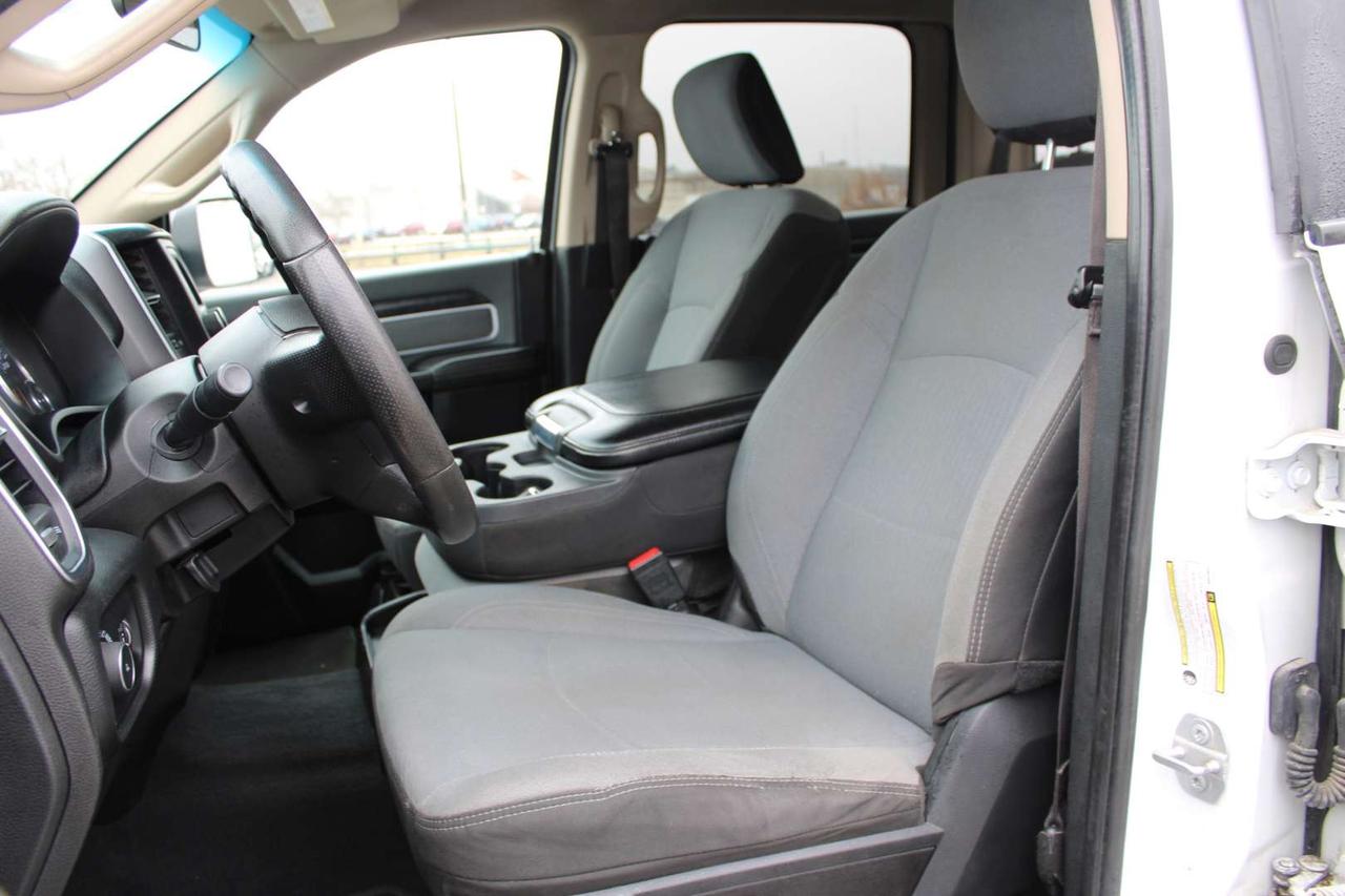 2019 RAM 2500 Big Horn Crew Cab 4WD Hemi 6.4L Photo
