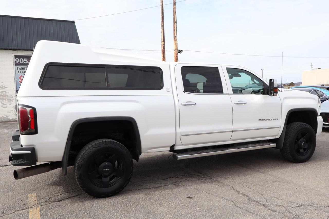 2018 GMC SIERRA 2500HD Denali Crew Cab 4WD Diesel Duramax Photo