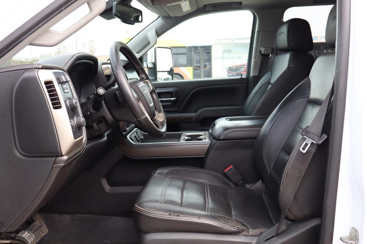 2018 GMC SIERRA 2500HD Denali Crew Cab 4WD Diesel Duramax Photo