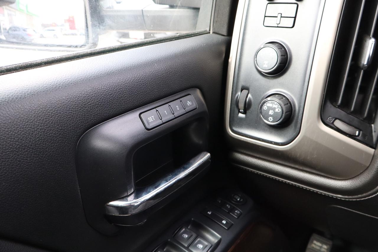 2018 GMC SIERRA 2500HD Denali Crew Cab 4WD Diesel Duramax Photo