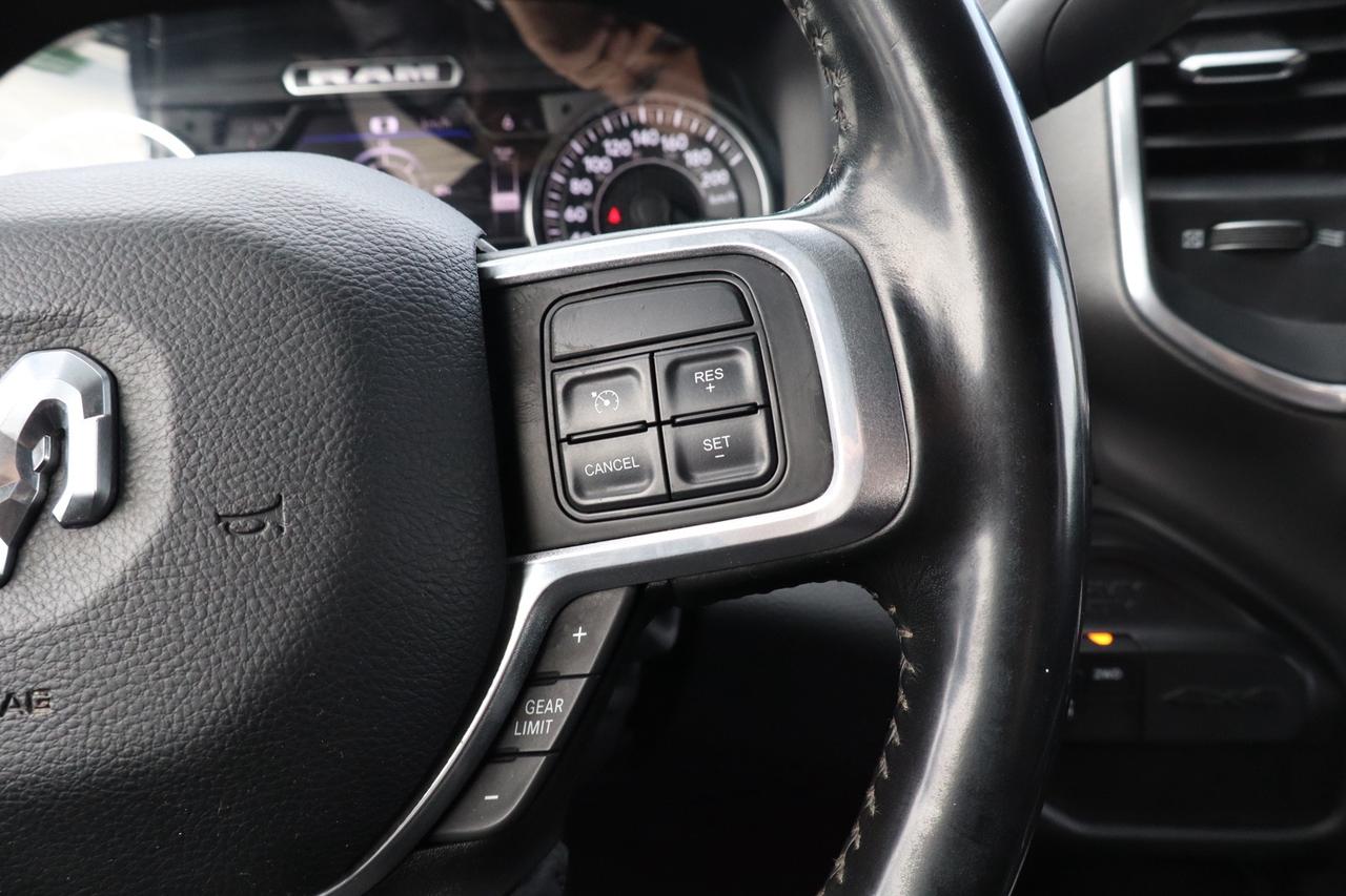 2022 RAM 3500 Laramie Crew Cab 4WD Cummins Diesel 6.7L Level 2 Photo