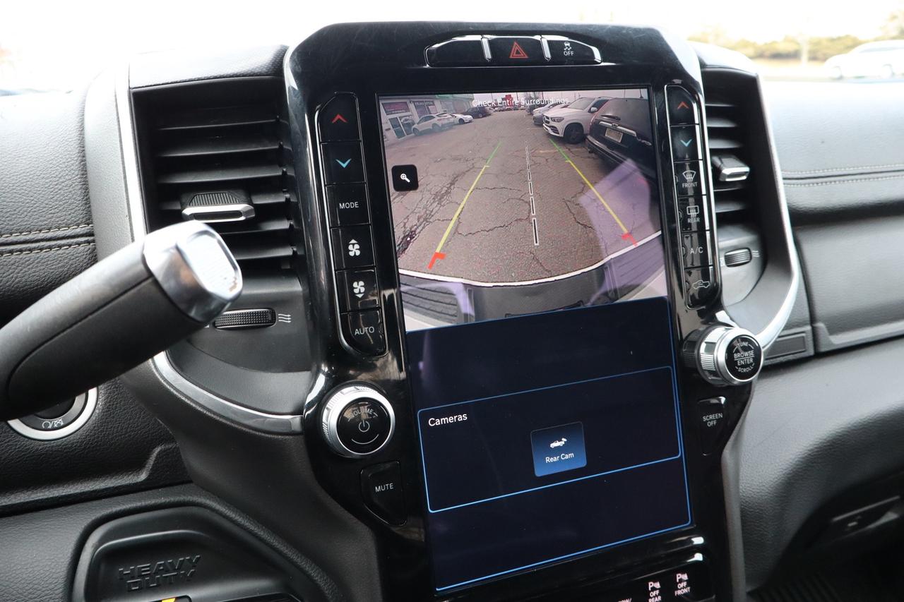 2022 RAM 3500 Laramie Crew Cab 4WD Cummins Diesel 6.7L Level 2 Photo