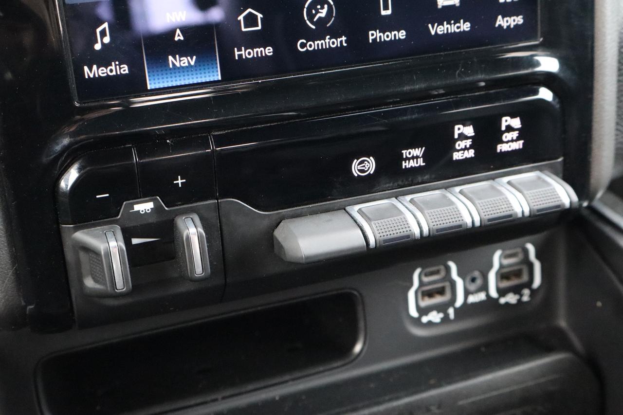 2022 RAM 3500 Laramie Crew Cab 4WD Cummins Diesel 6.7L Level 2 Photo