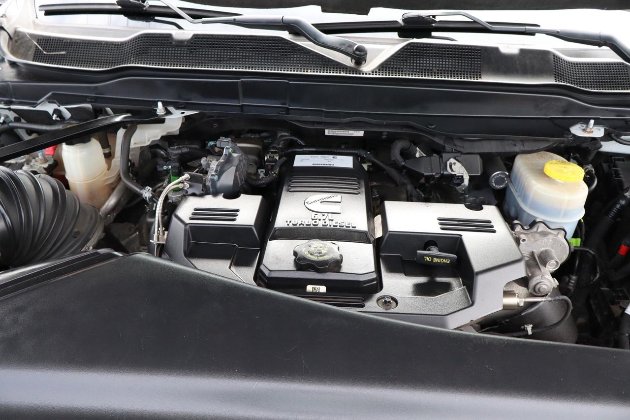 2022 RAM 3500 Laramie Crew Cab 4WD Cummins Diesel 6.7L Level 2 Photo