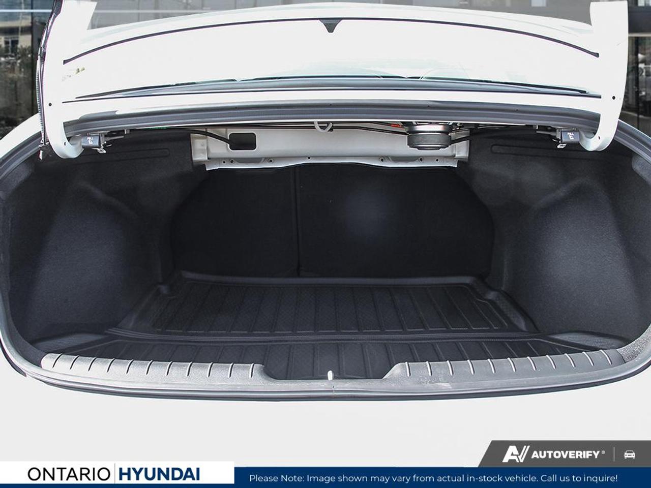 2026 Hyundai Elantra HEV Luxury 4dr Sedan Photo
