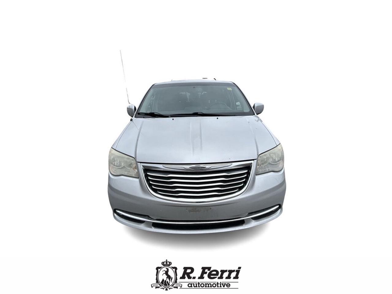 2012 Chrysler Town & Country  Photo3