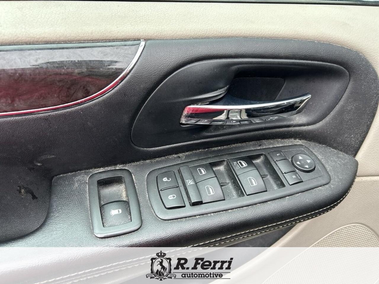 2012 Chrysler Town & Country  Photo