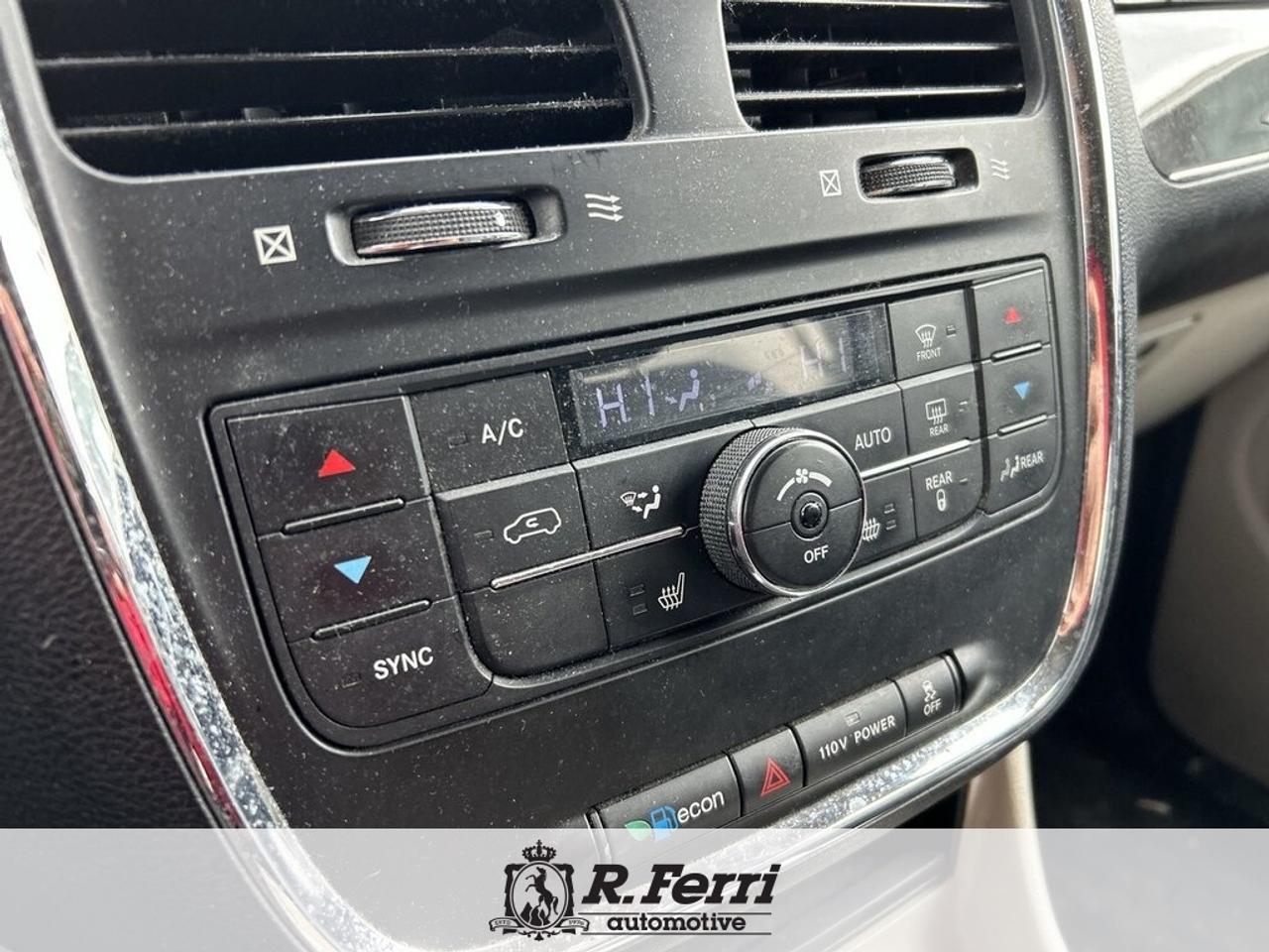 2012 Chrysler Town & Country  Photo