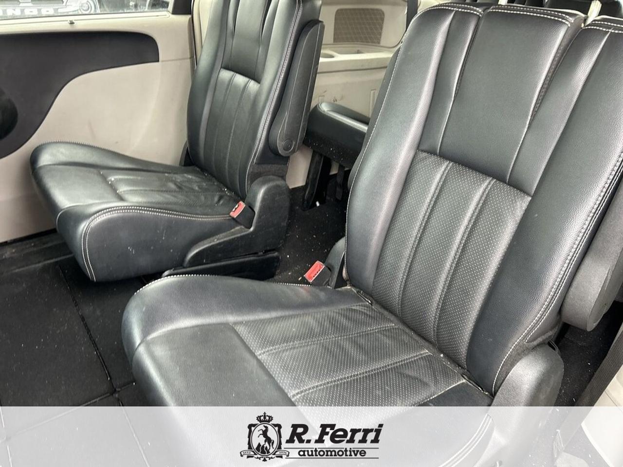 2012 Chrysler Town & Country  Photo