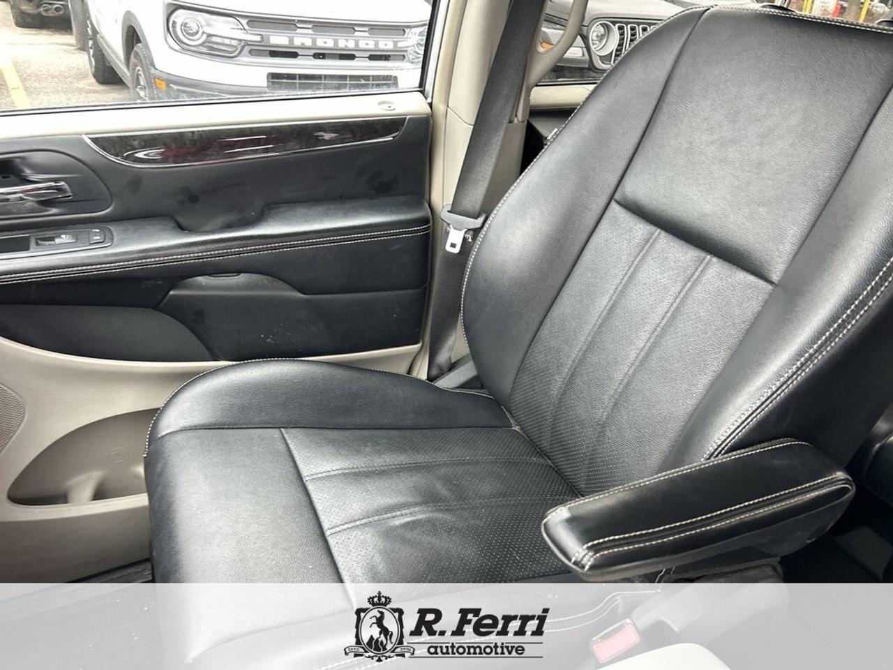 2012 Chrysler Town & Country  Photo