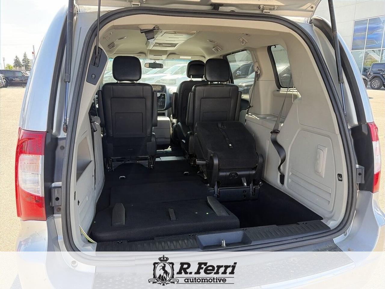 2012 Chrysler Town & Country  Photo