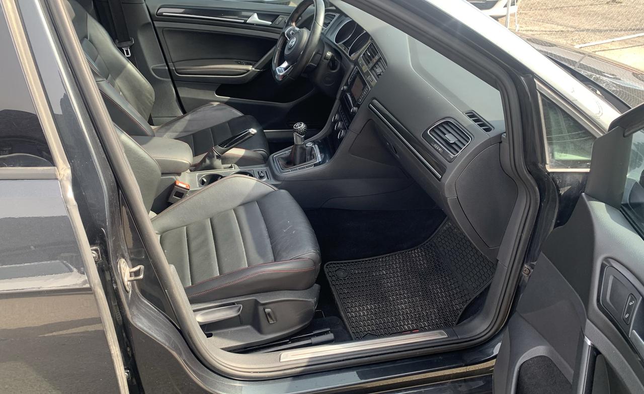 2015 Volkswagen GTI PERFORMANCE/  LEATHER /ROOF /NAVI / 6SPD / CLEAN / Photo