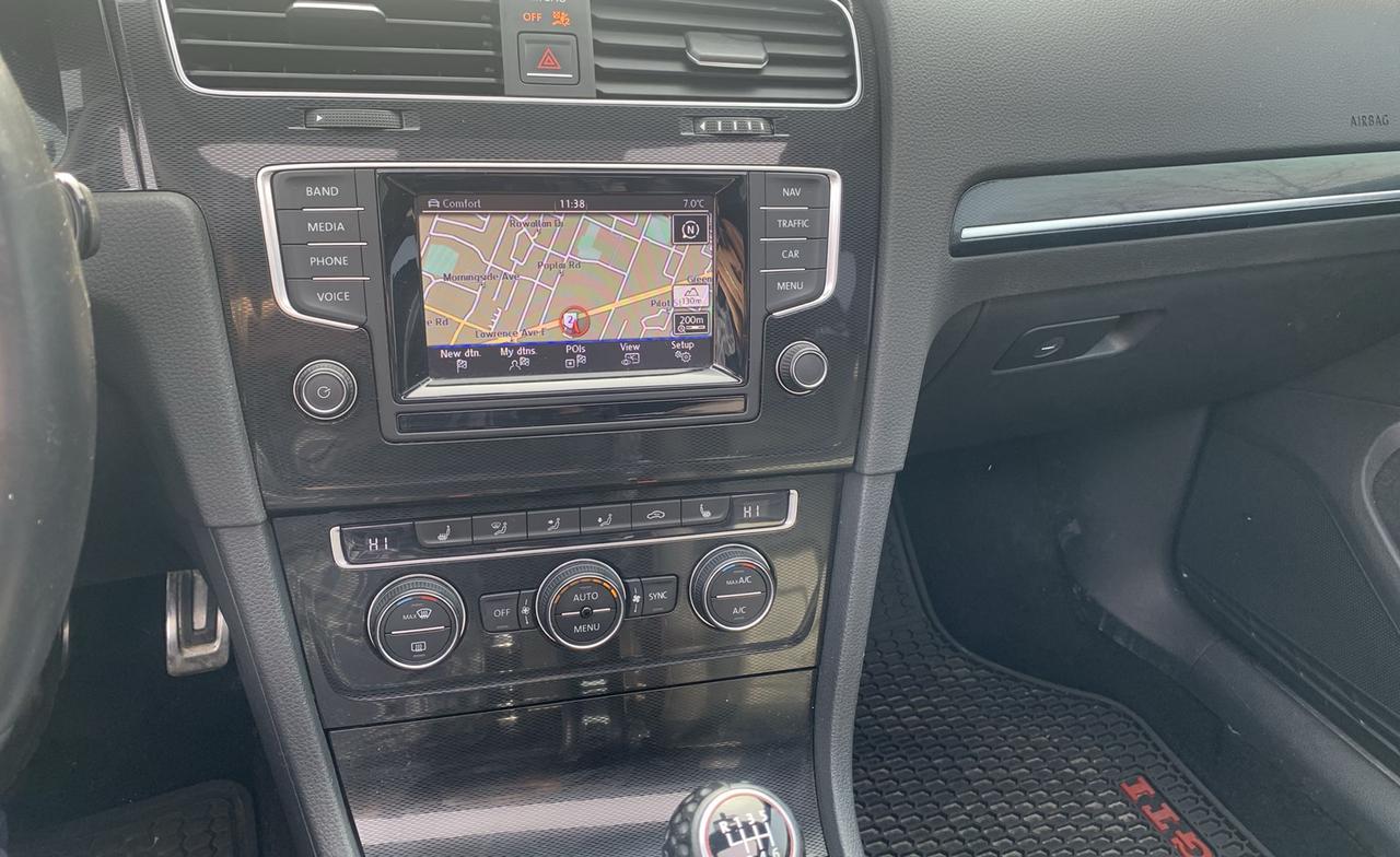 2015 Volkswagen GTI PERFORMANCE/  LEATHER /ROOF /NAVI / 6SPD / CLEAN / Photo