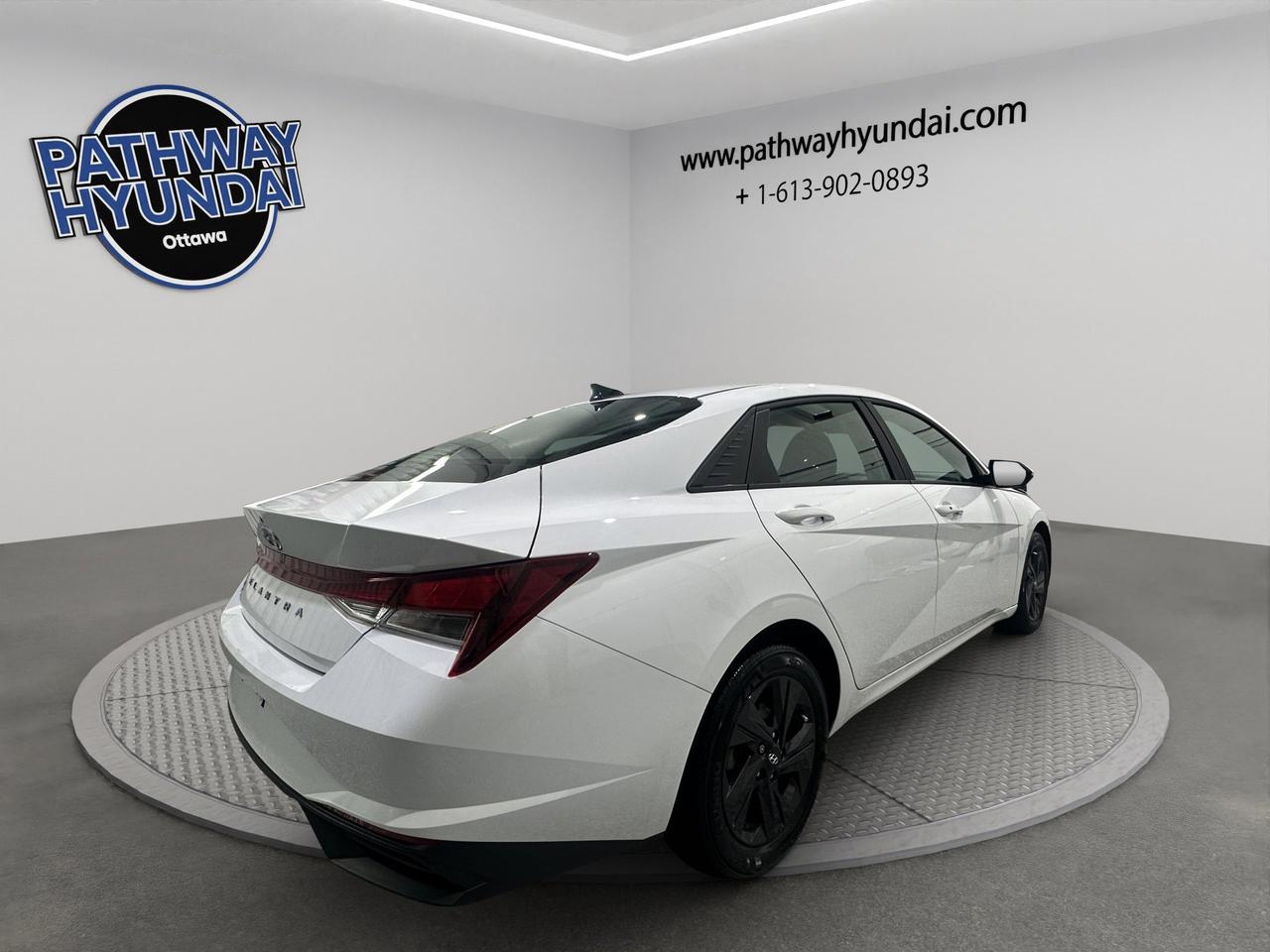 2022 Hyundai Elantra Preferred | Reverse Cam | Heated Seats Photo3