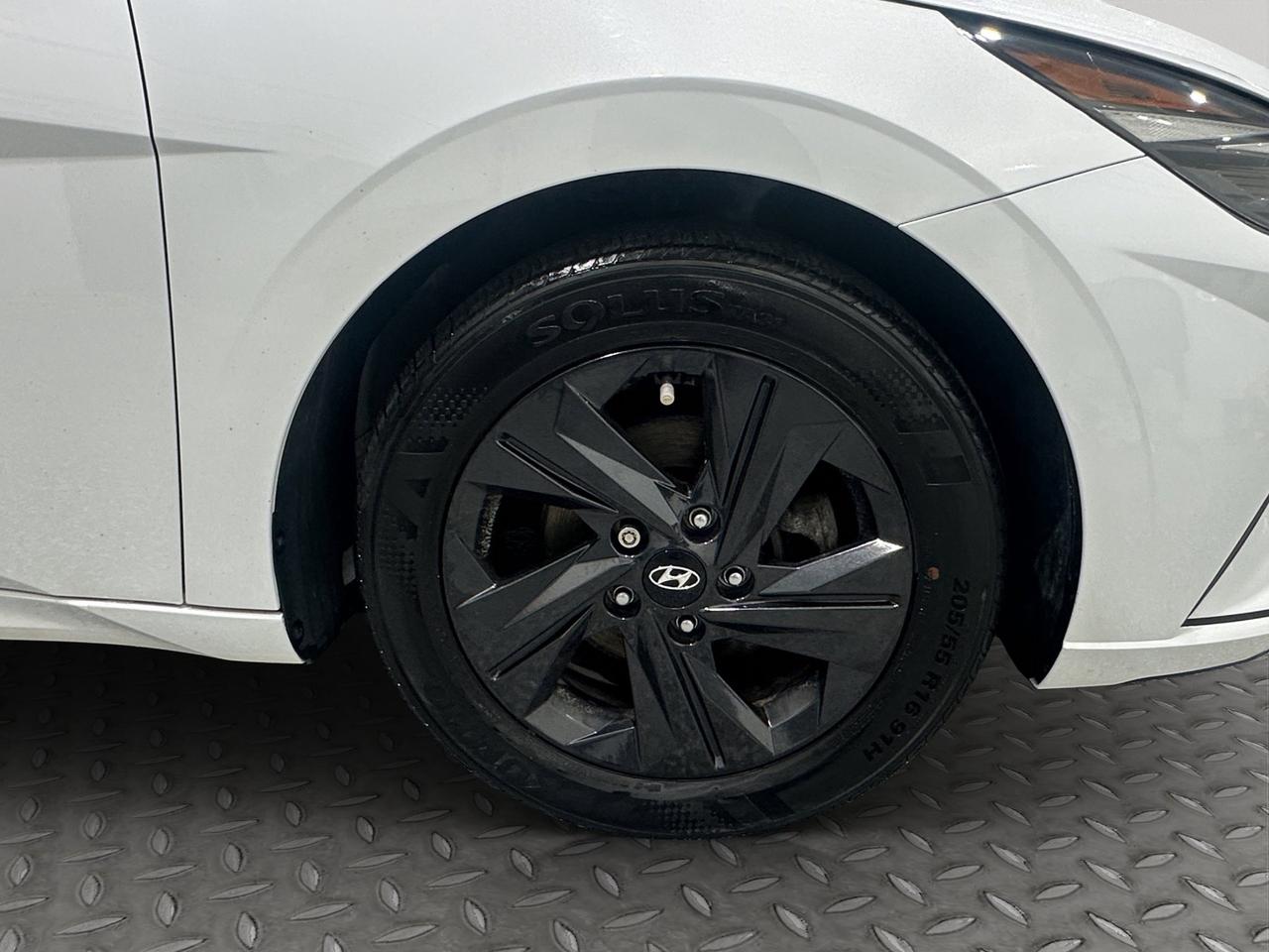 2022 Hyundai Elantra Preferred | Reverse Cam | Heated Seats Photo