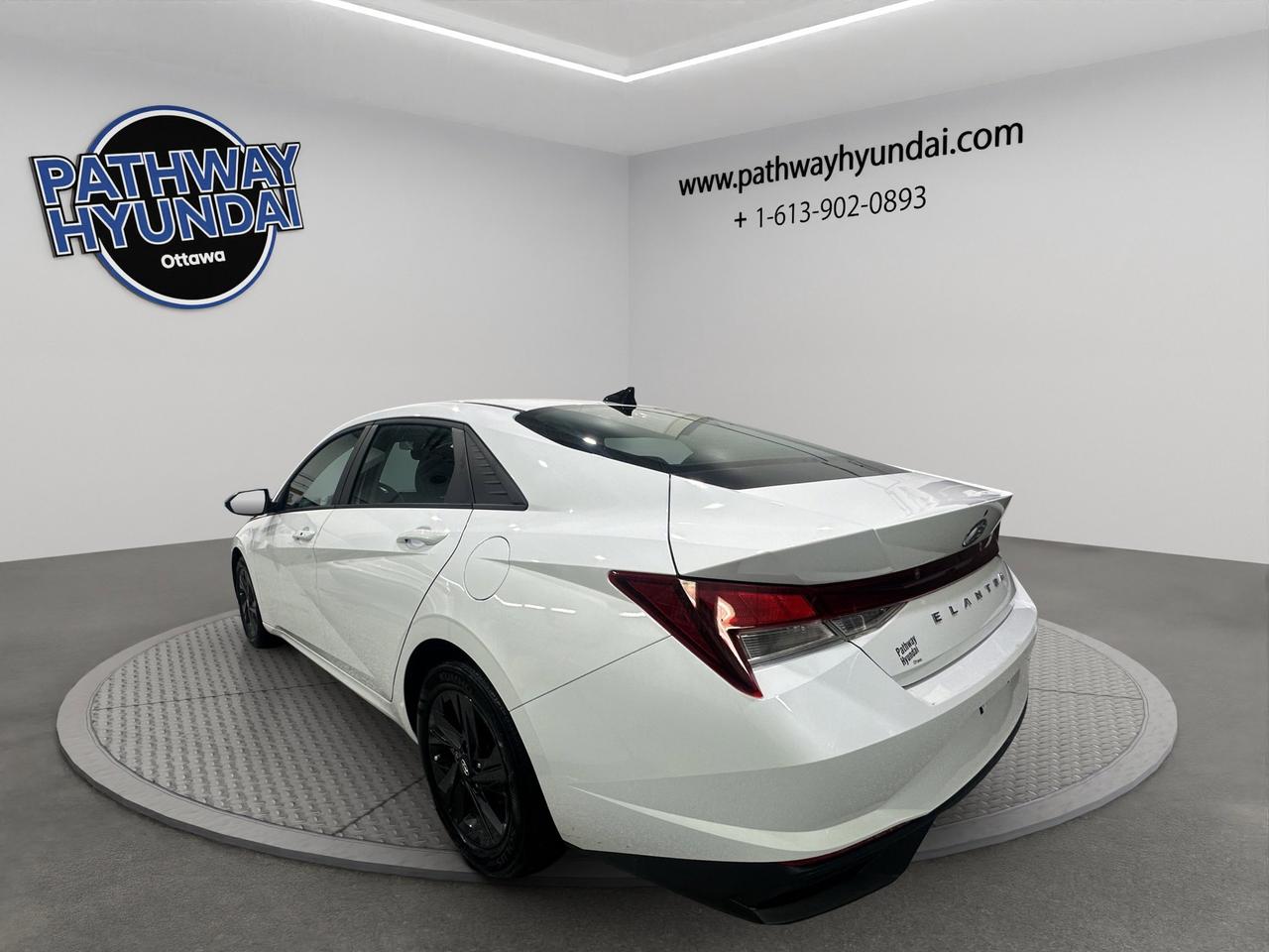 2022 Hyundai Elantra Preferred | Reverse Cam | Heated Seats Photo