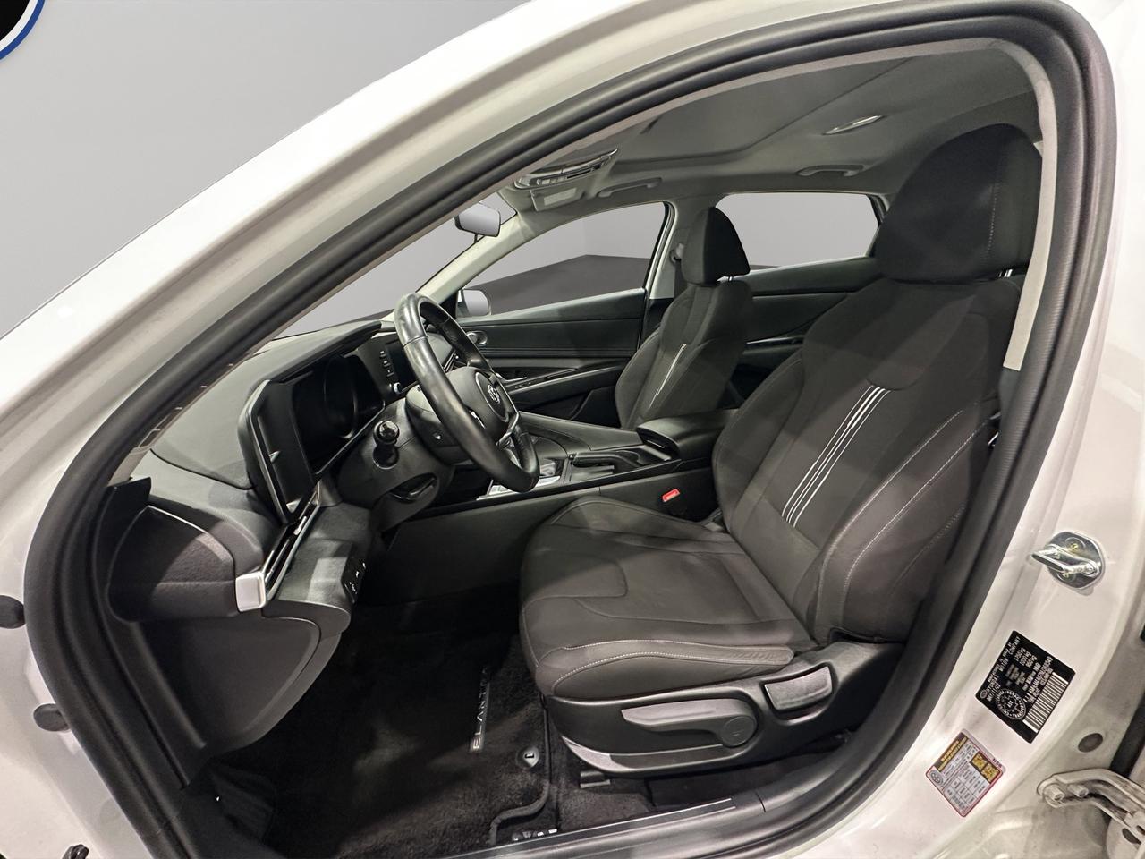 2022 Hyundai Elantra Preferred | Reverse Cam | Heated Seats Photo