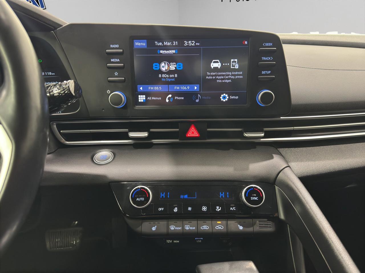2022 Hyundai Elantra Preferred | Reverse Cam | Heated Seats Photo