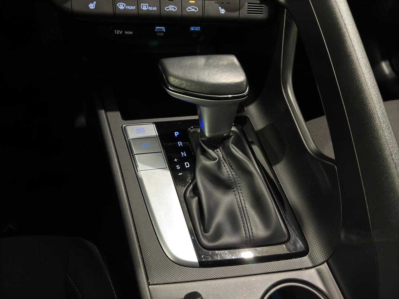 2022 Hyundai Elantra Preferred | Reverse Cam | Heated Seats Photo