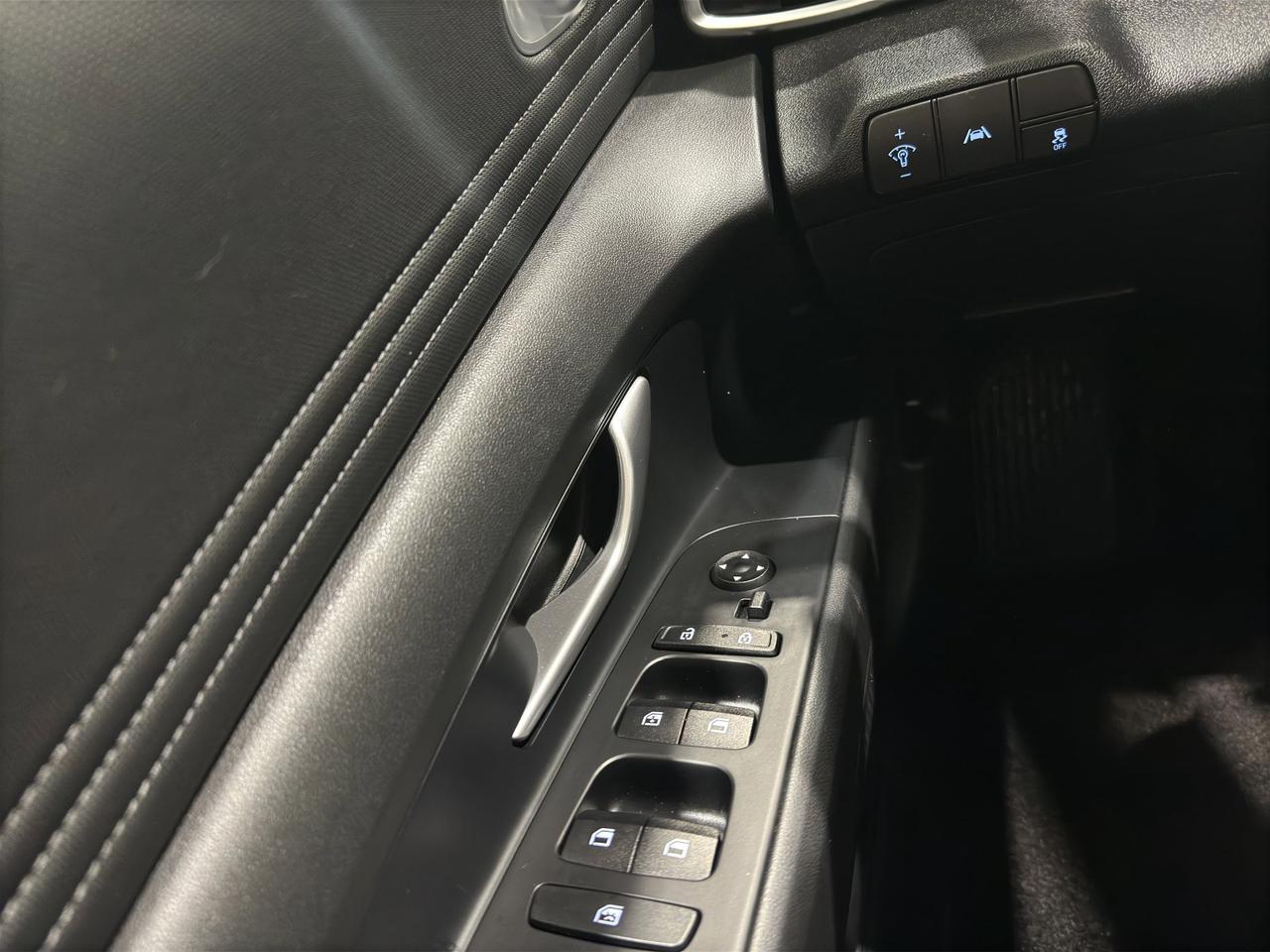 2022 Hyundai Elantra Preferred | Reverse Cam | Heated Seats Photo