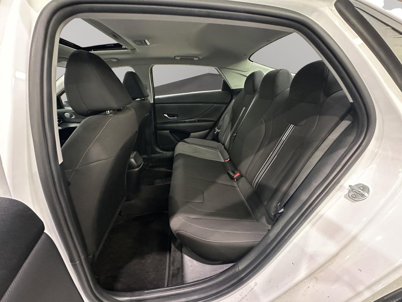 2022 Hyundai Elantra Preferred | Reverse Cam | Heated Seats Photo