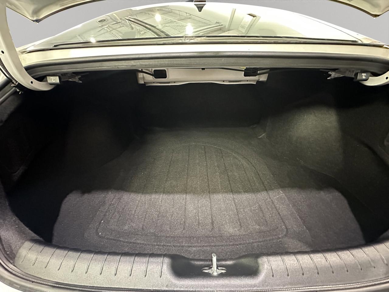 2022 Hyundai Elantra Preferred | Reverse Cam | Heated Seats Photo