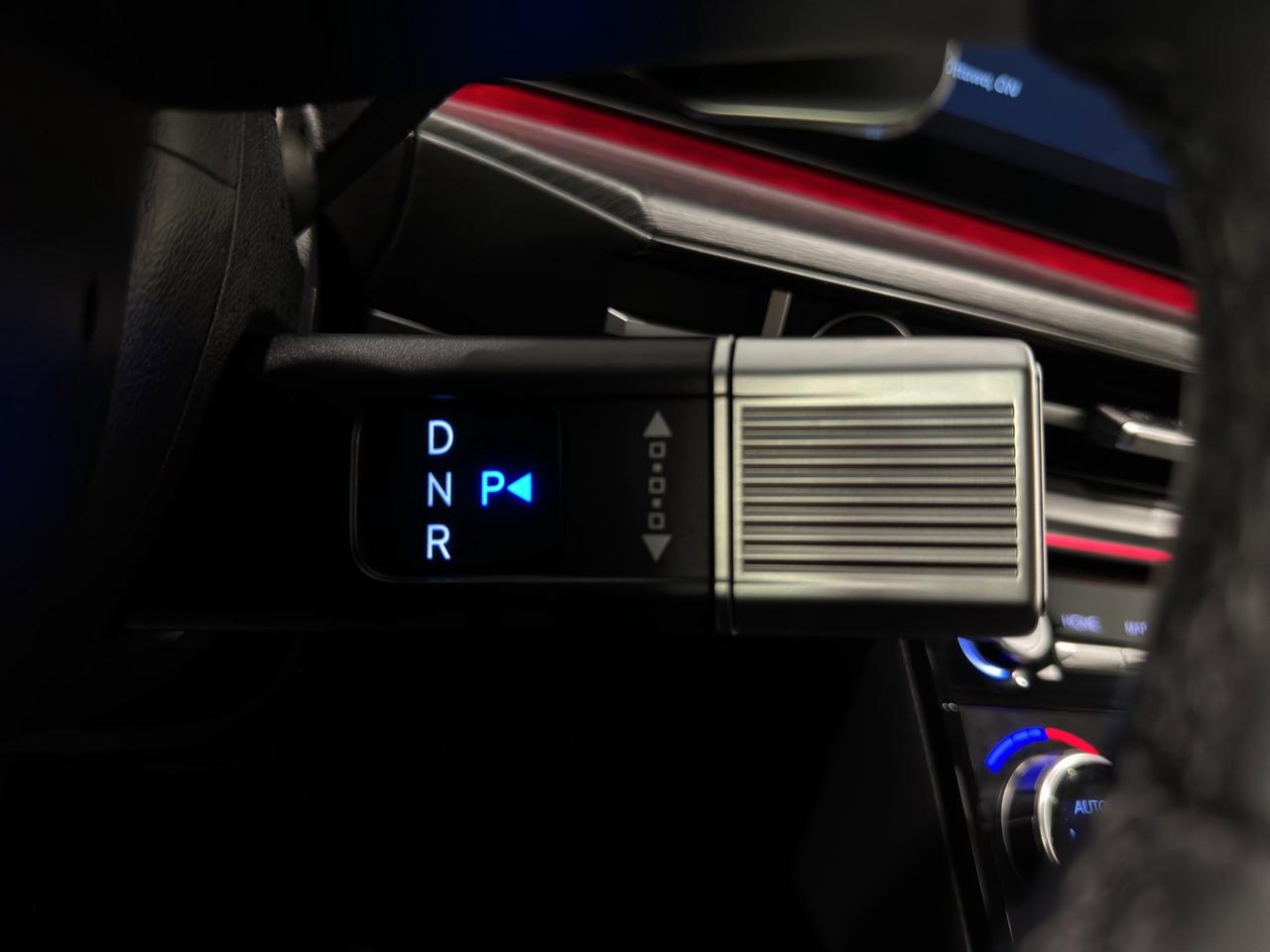 2025 Hyundai Santa Fe Luxury | Reverse Cam | Heated Seats Photo