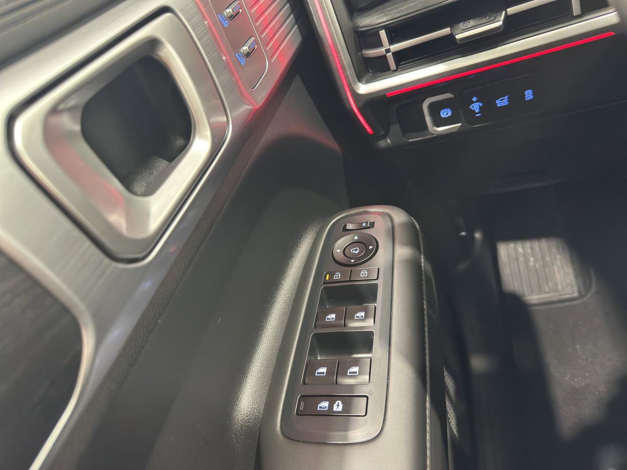 2025 Hyundai Santa Fe Luxury | Reverse Cam | Heated Seats Photo