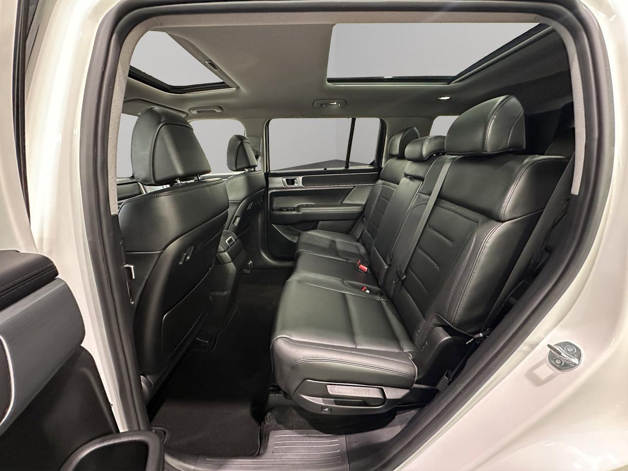 2025 Hyundai Santa Fe Luxury | Reverse Cam | Heated Seats Photo