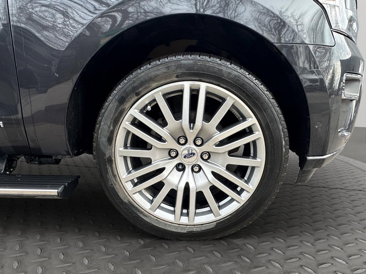 2022 Ford Expedition Platinum Max | Reverse Cam | Heated Seats Photo