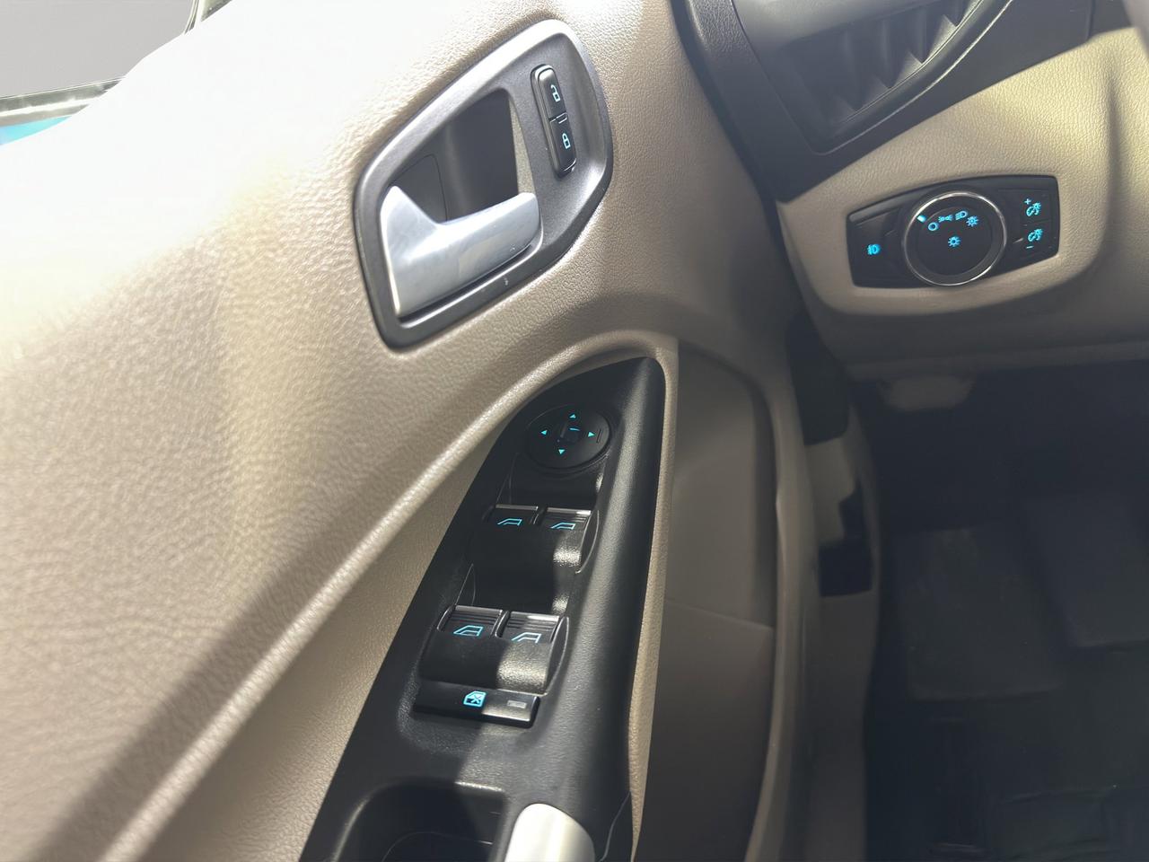 2015 Ford Transit Connect Wagon XLT Photo