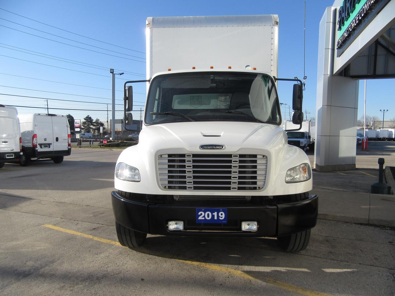 2019 Freightliner M2-106 DIESEL 26FT BOX LARGE POWER LIFTGATE Photo