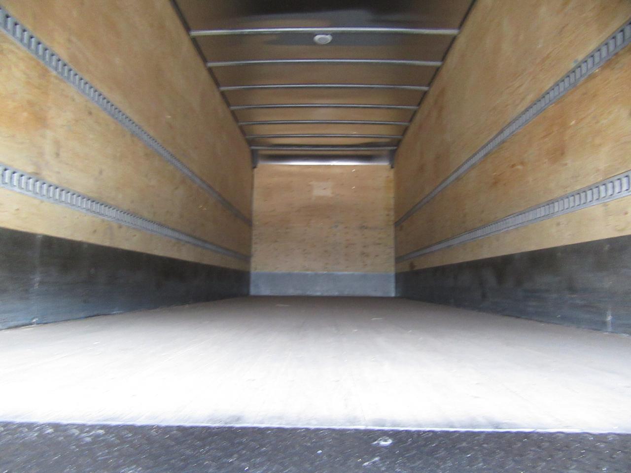 2020 Freightliner M2-106 DIESEL TANDEM AXLE WITH 26FT BOX Photo4