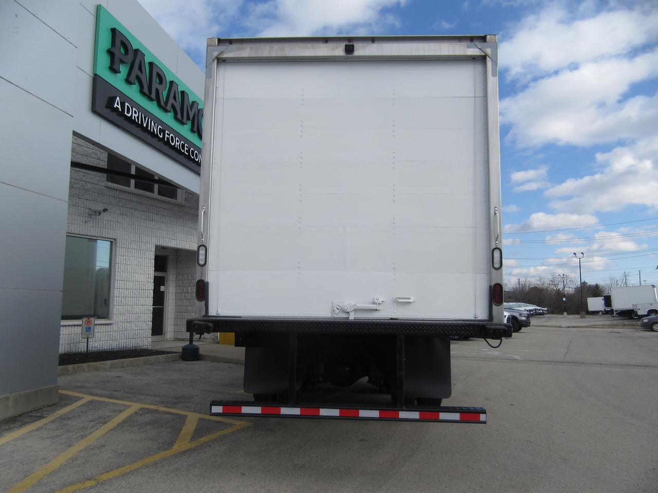 2020 Freightliner M2-106 DIESEL TANDEM AXLE WITH 26FT BOX Photo3