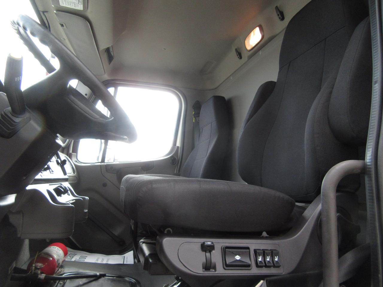 2020 Freightliner M2-106 DIESEL TANDEM AXLE WITH 26FT BOX Photo