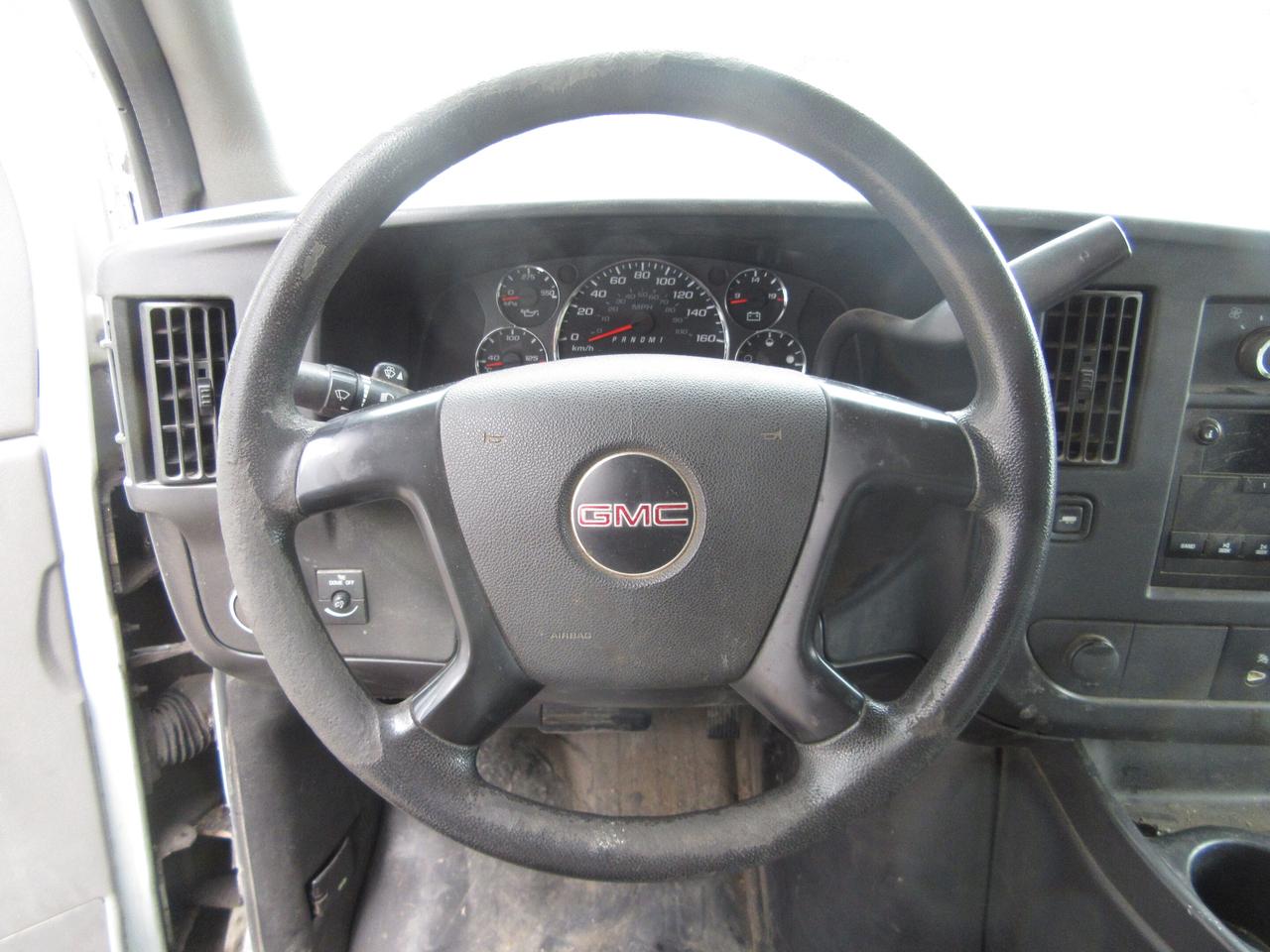 2012 GMC Savana 3500 16FT CUBE VAN Photo