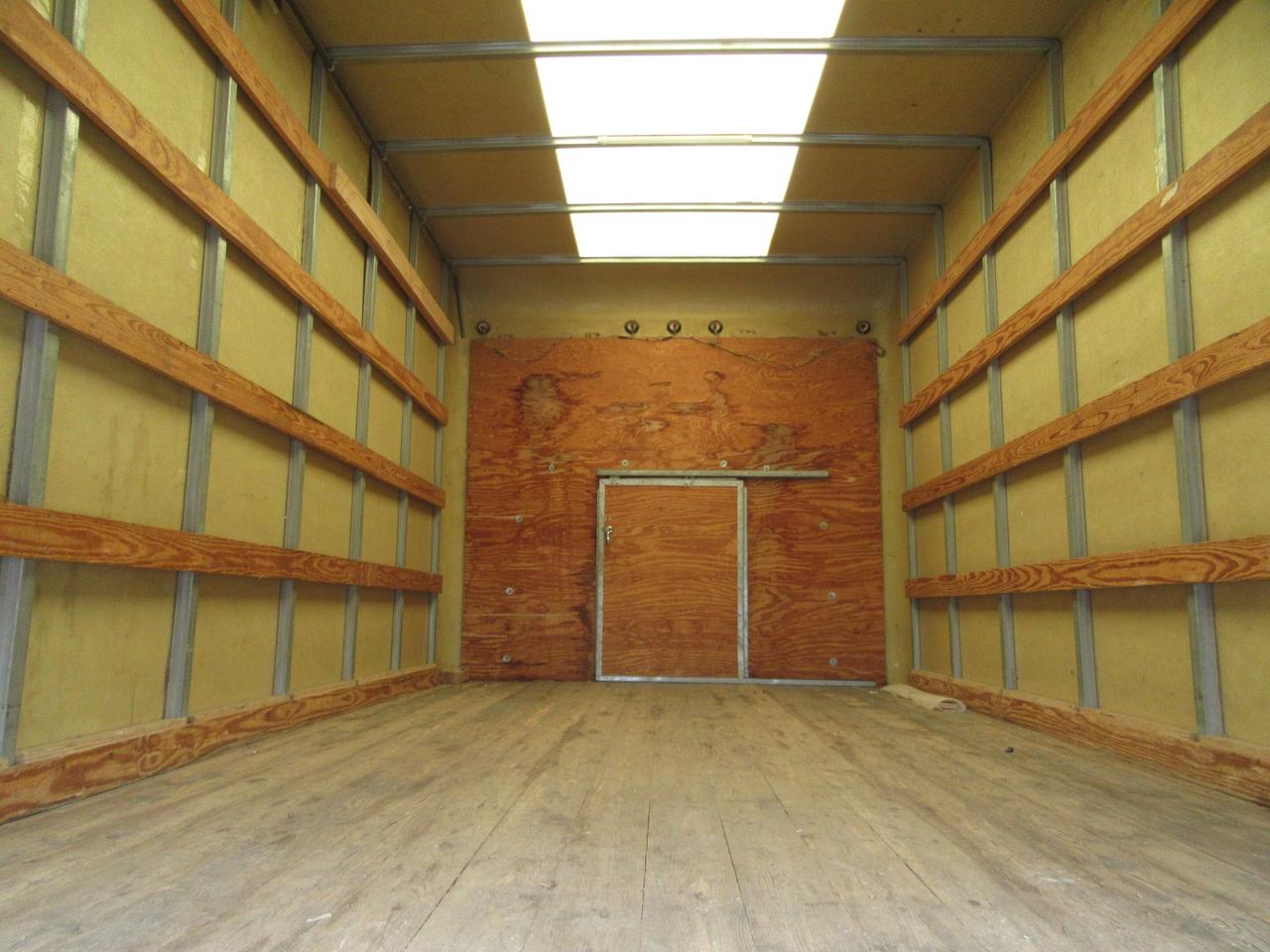 2012 GMC Savana 3500 16FT CUBE VAN Photo